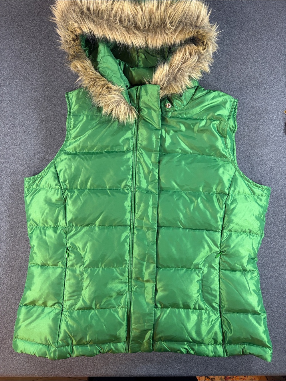 Talbots Puffer Vest Size Medium Detach Hood, Faux Fur, Zip, Pockets OUTERWEAR